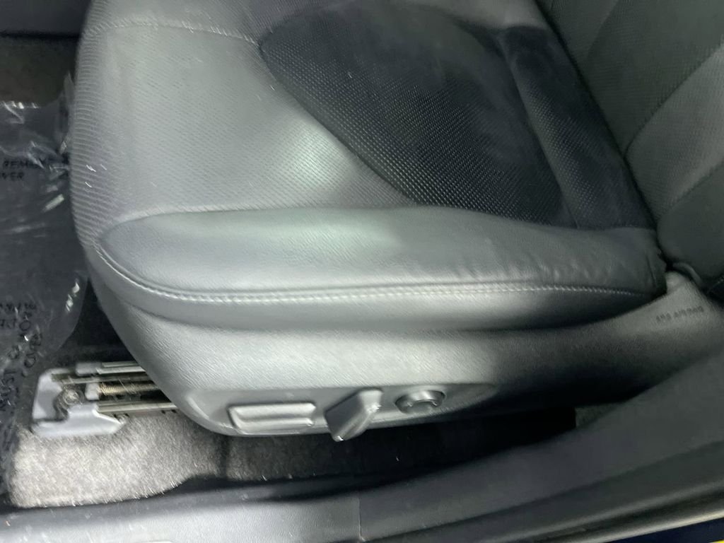 Used 2024  Toyota MAX Platinum image 13