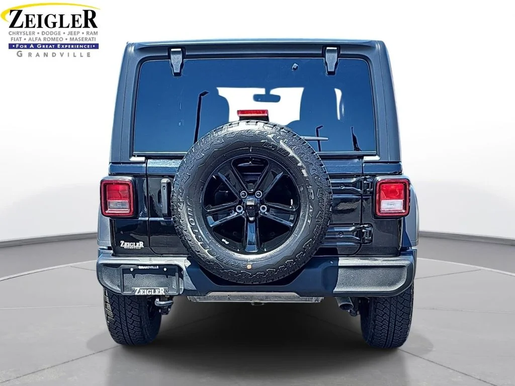 Used 2022 Black Jeep Unlimited Sport Altitude image 6