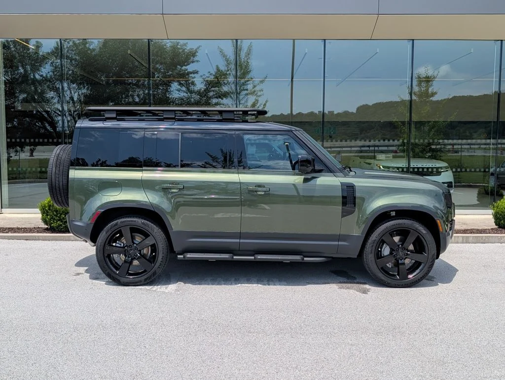 New 2026 Woolstone Green Land Rover S image 8