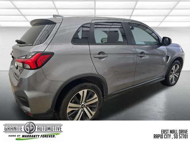 Used 2024 Silver Mitsubishi  image 5