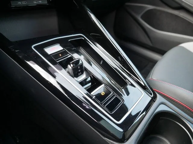 2026 Volkswagen Golf GTI SE - Photo 11