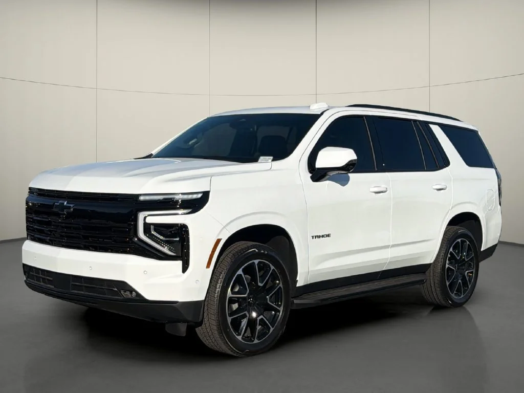 New 2026 Summit White Chevrolet RST image 3