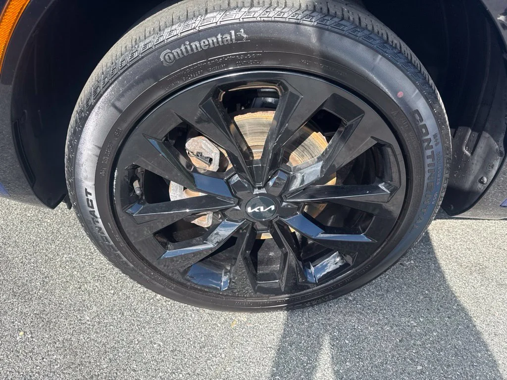 Used 2023 Blue Kia SX image 9