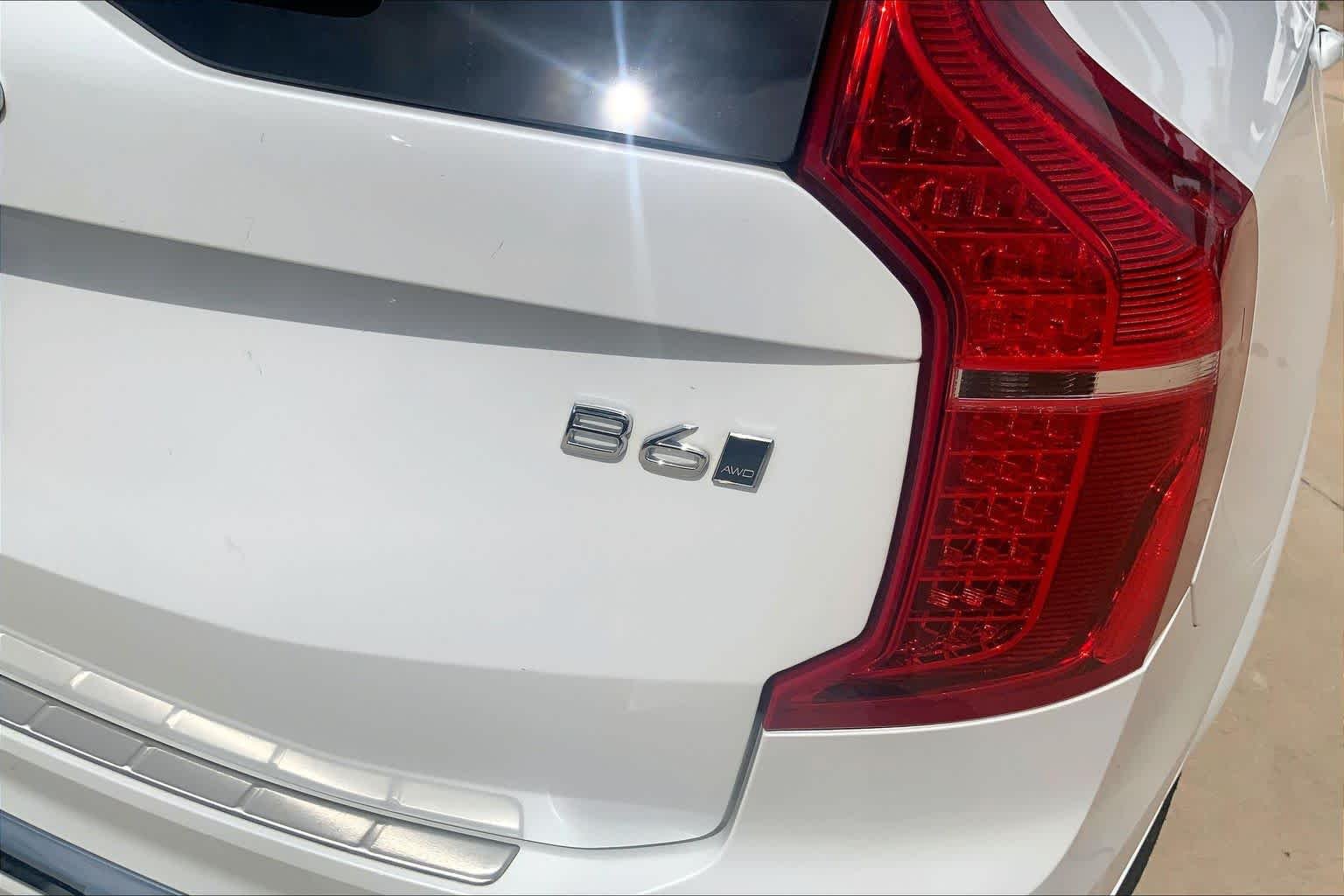 Used 2025 WHITE Volvo Ultra image 10