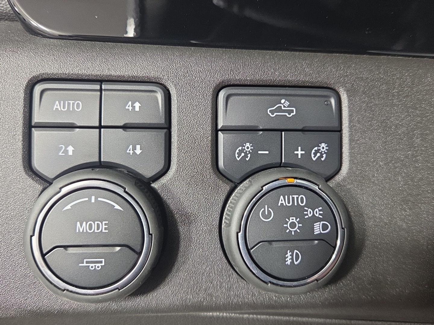 Used 2025 Summit White Chevrolet RST image 22