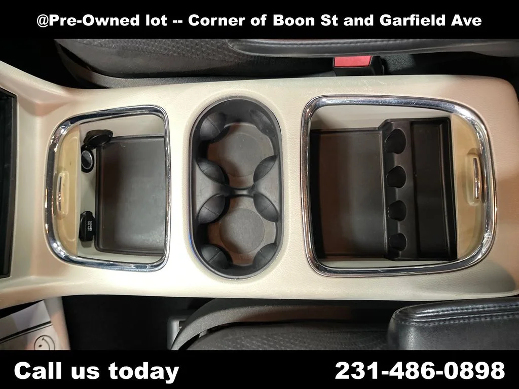 Used 2014 Red Dodge SXT image 25