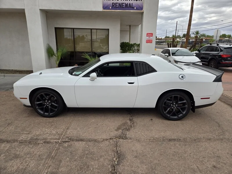Used 2016 Bright White Clearcoat Dodge SXT image 2