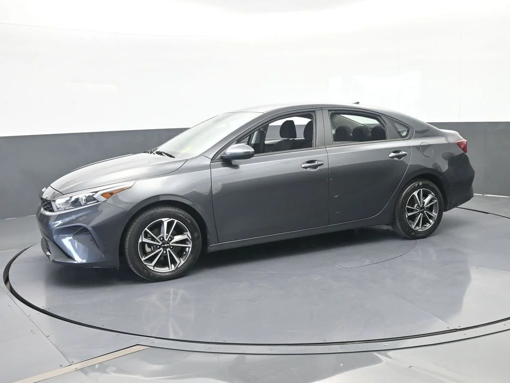 2023 Kia Forte LXS AT's photo