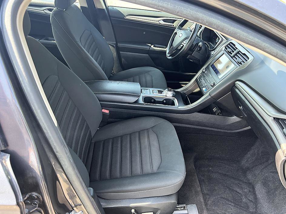 Used 2019 Magnetic Ford SE image 17