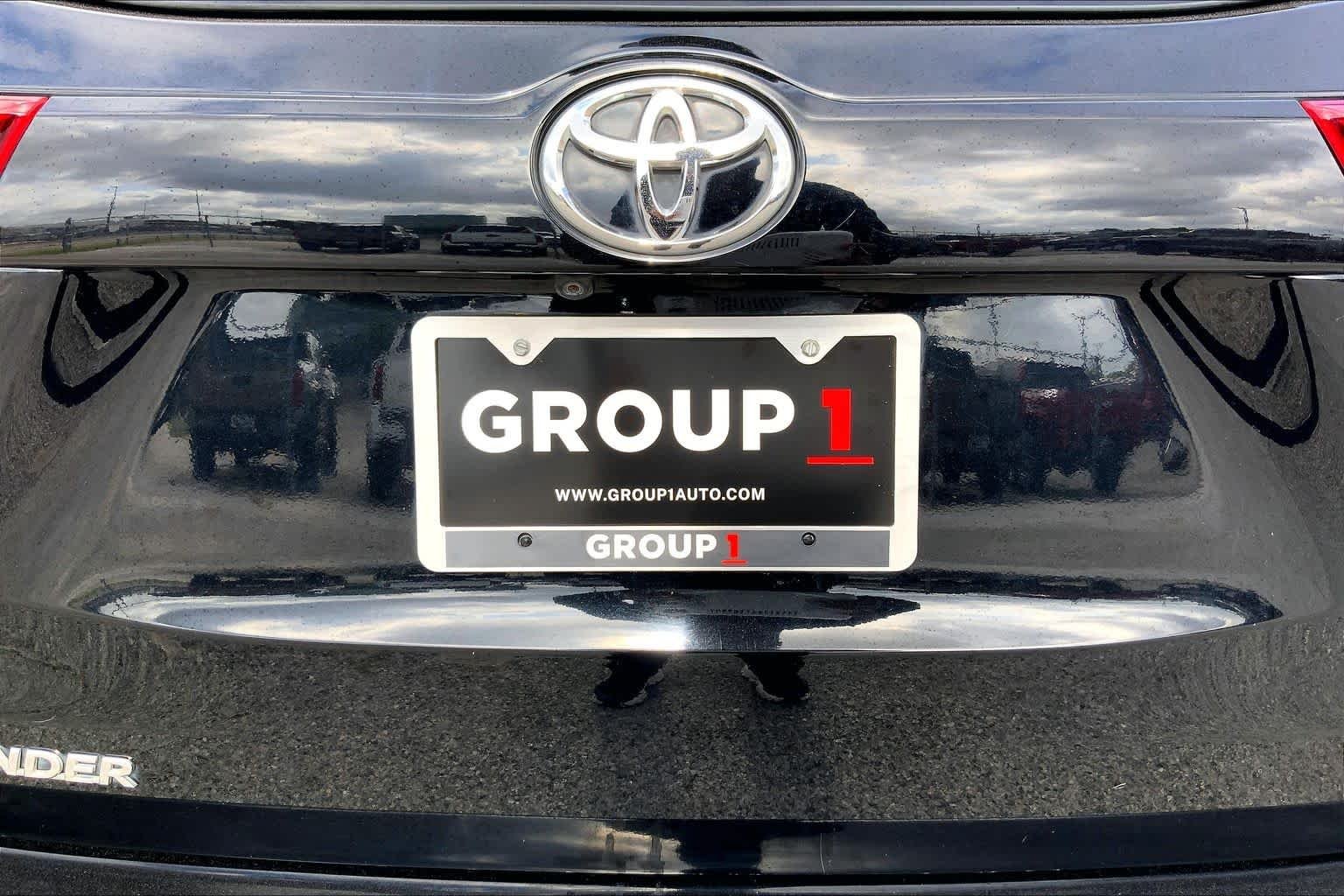Used 2019 Midnight Black Metallic Toyota LE image 10
