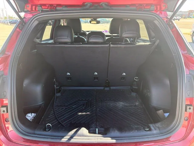 Used 2025 Red Hot Pearlcoat Jeep Latitude image 10