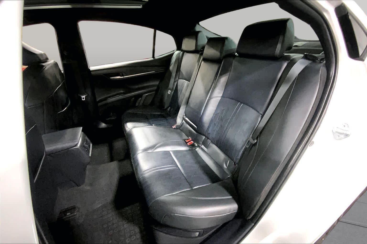 Used 2025 Wind Chill Pearl Toyota XSE image 21