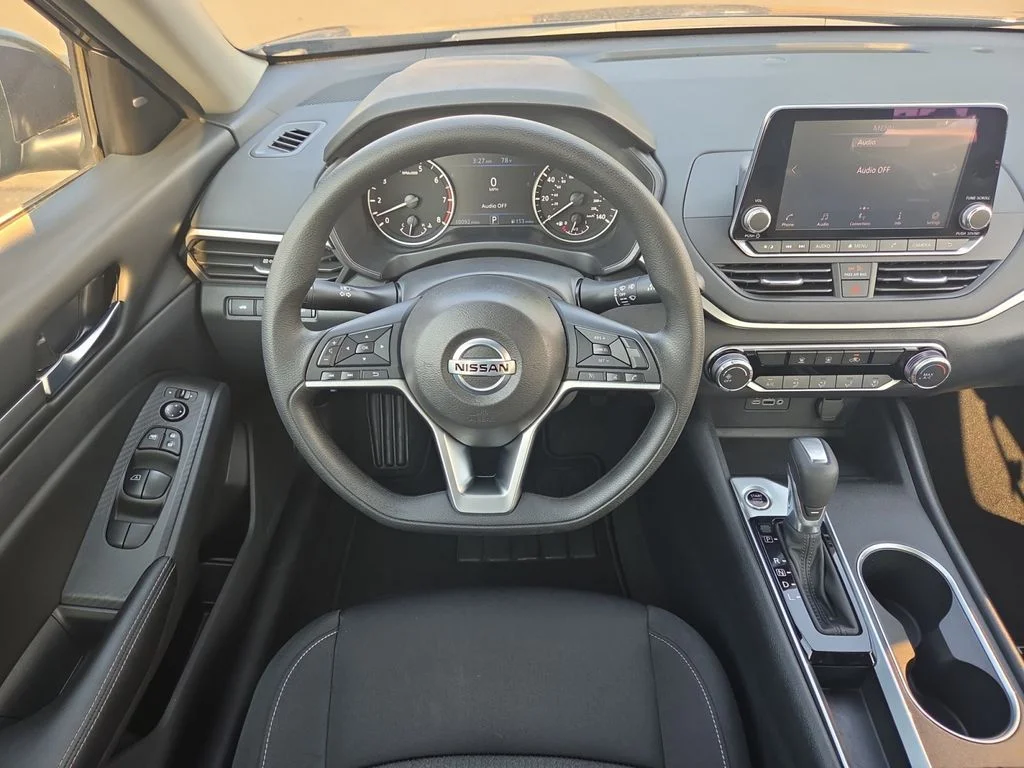 Used 2022 Blue Nissan 2.5 SV image 23