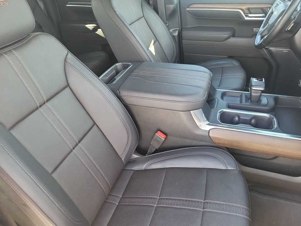 Used 2025 Black Chevrolet High Country image 35
