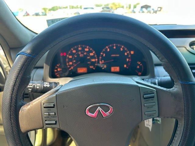 Used 2003  INFINITI Luxury image 14