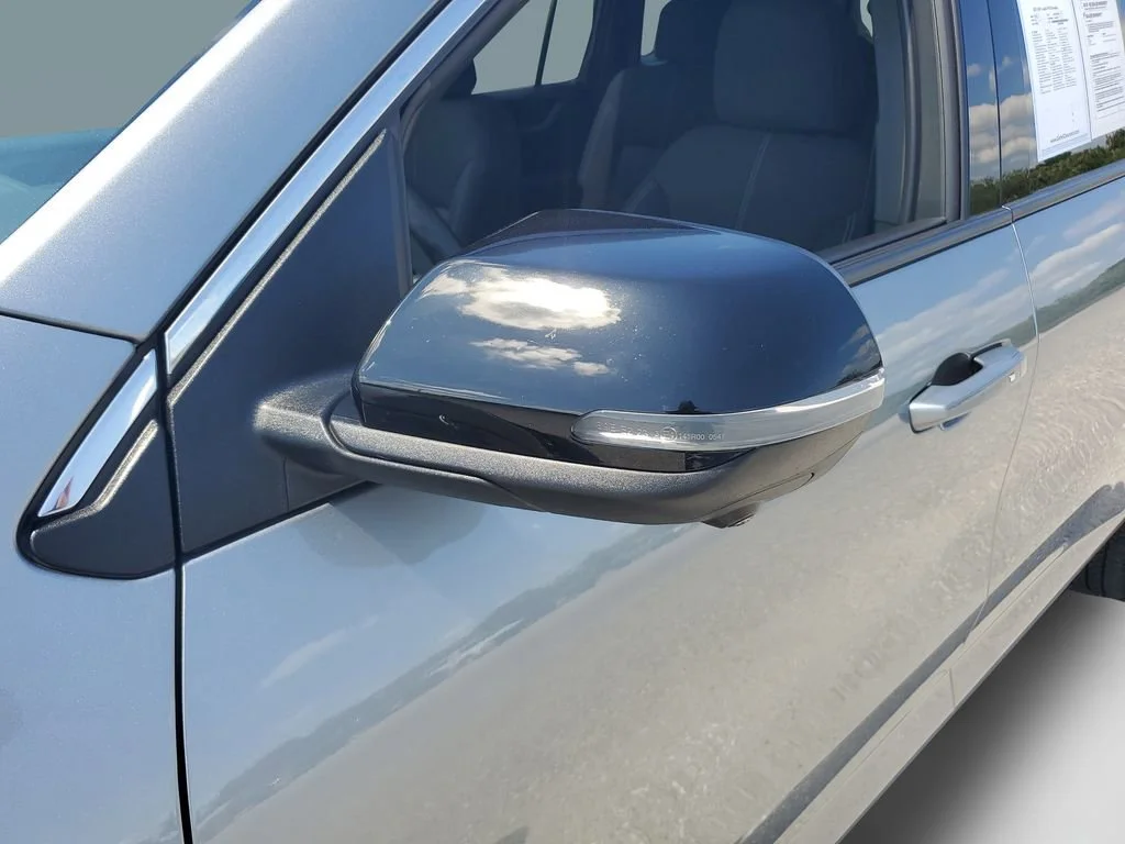 Used 2025 Sterling Metallic GMC Elevation image 27