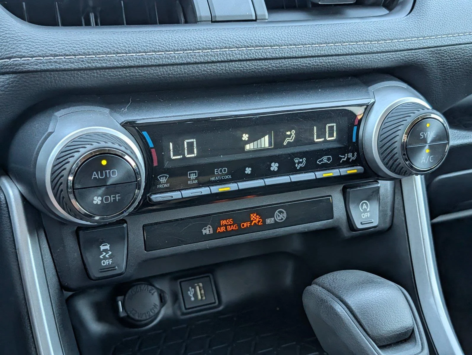 Used 2025 Midnight Black Metallic Toyota XLE image 18