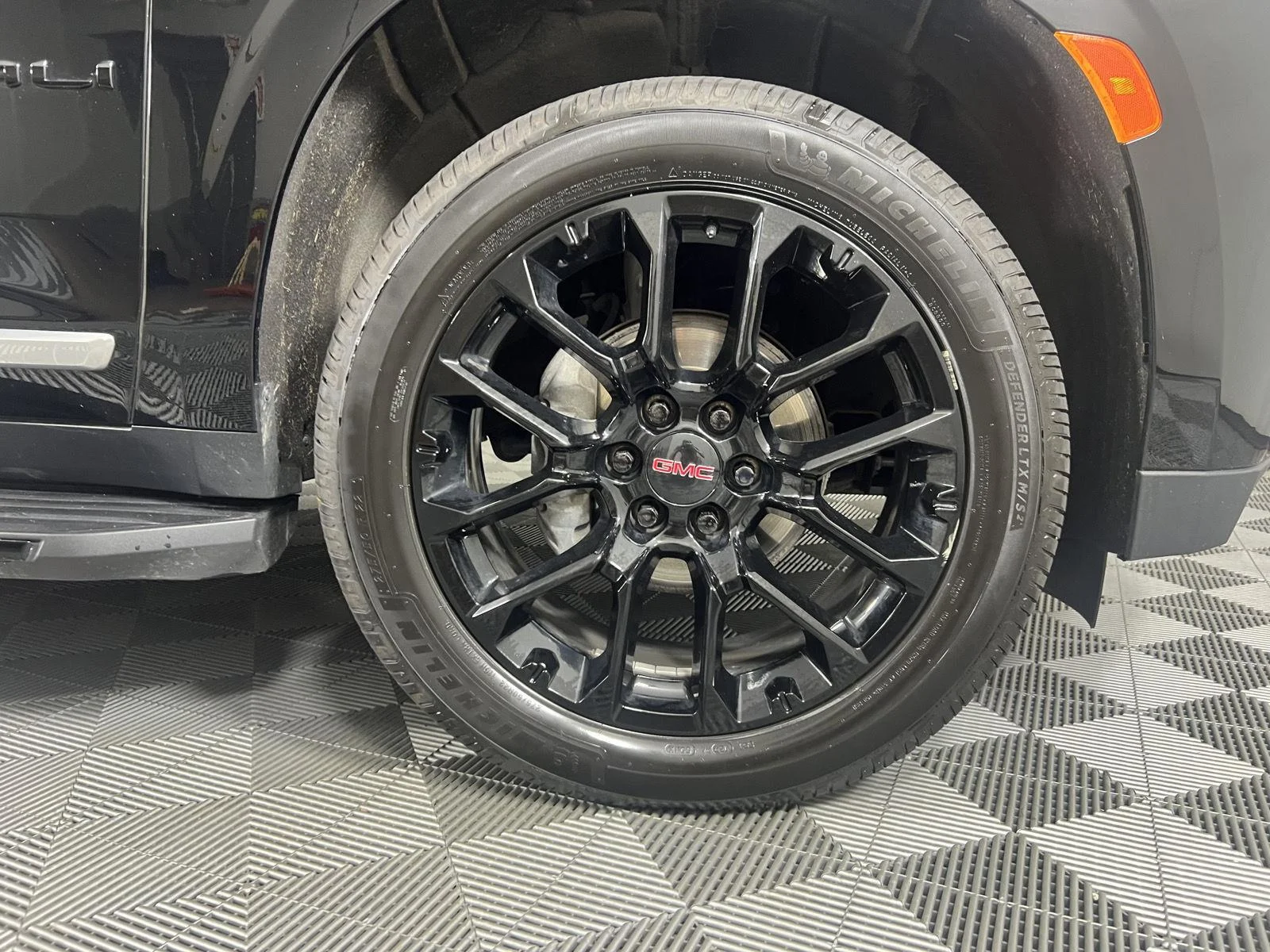 Used 2023 Onyx Black GMC Denali image 14