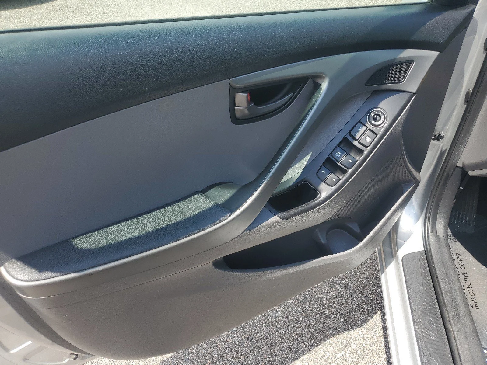 Used 2014 Radiant Silver Hyundai SE image 6