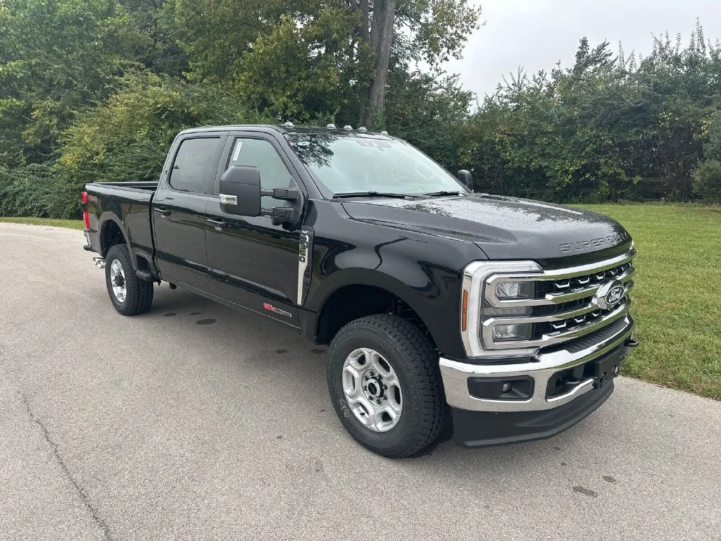 New 2027 Black Ford XLT image 1
