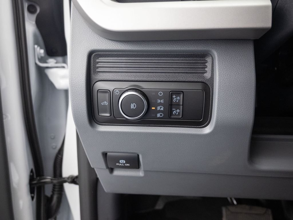 New 2026 Oxford White Ford XL image 14