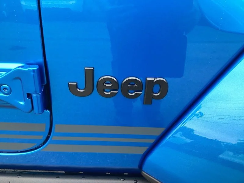 New 2026 Hydro Blue Pearl-Coat Exterior Paint Jeep Sahara image 10