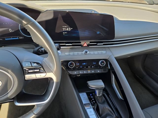 Used 2025 Blue Hyundai SEL Convenience image 22