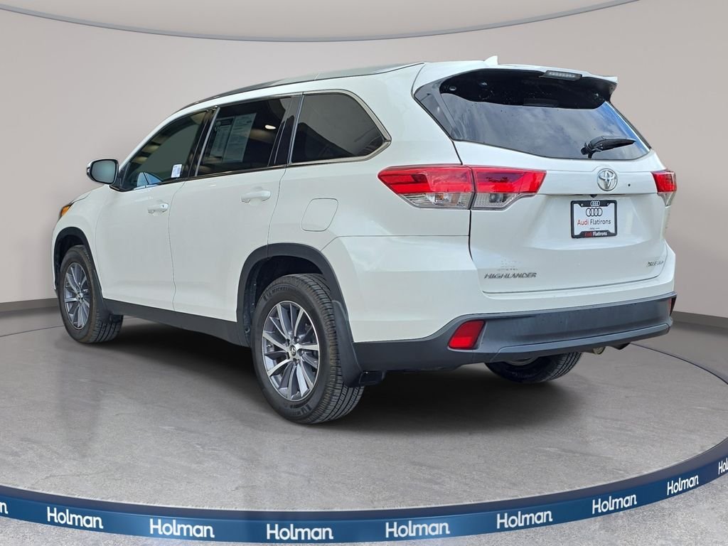 Used 2019 White Toyota XLE image 8
