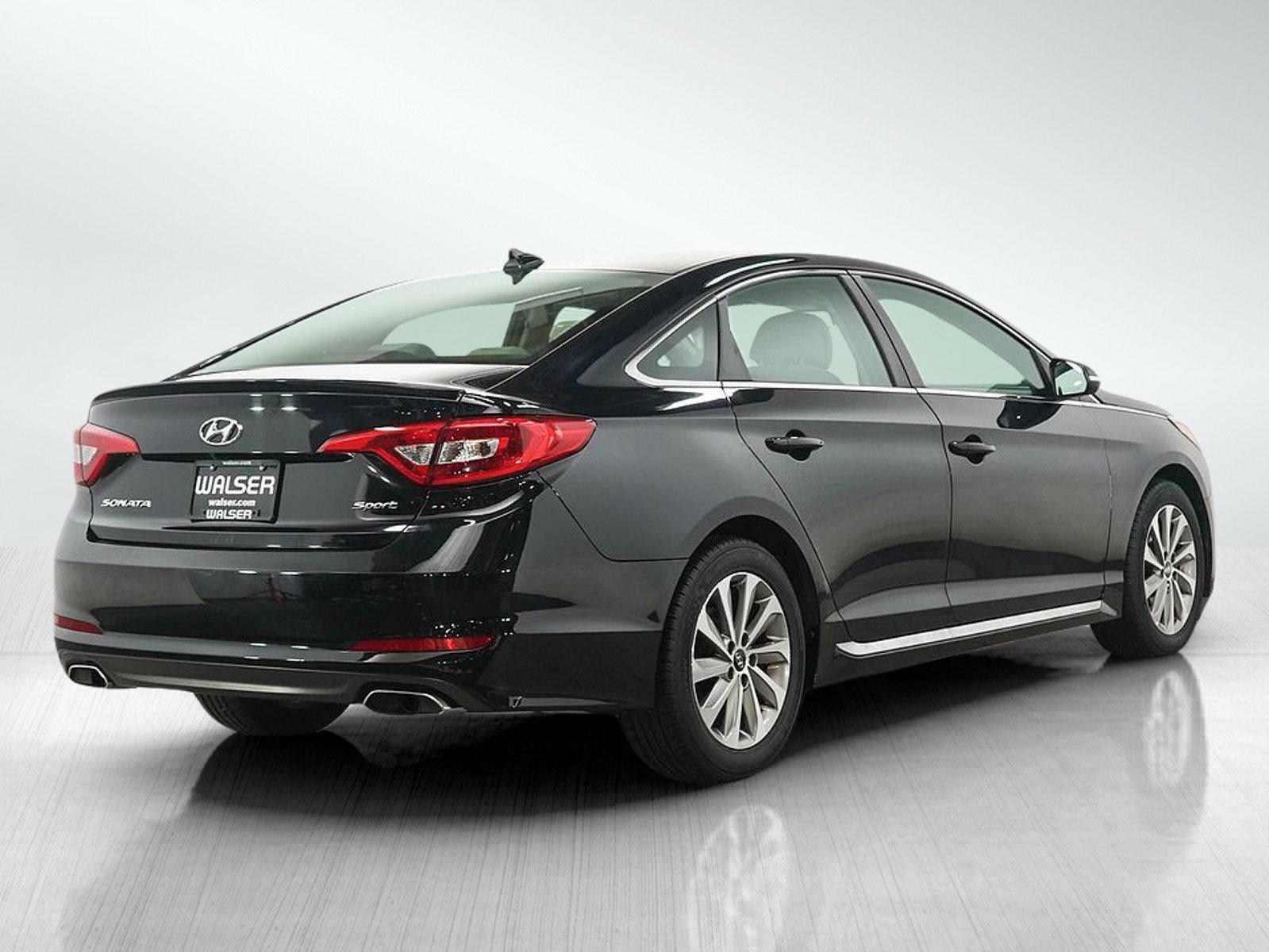 Used 2017 Phantom Black Hyundai Sport 2.4L image 5