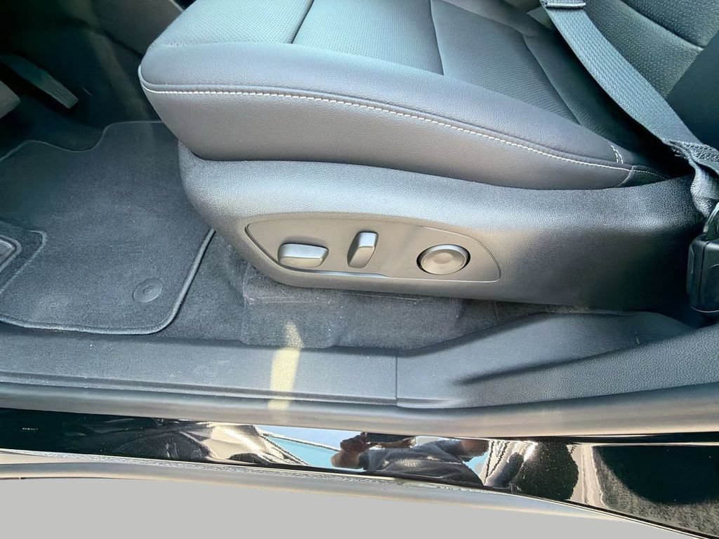2027 Chevrolet Traverse LT - Photo 17
