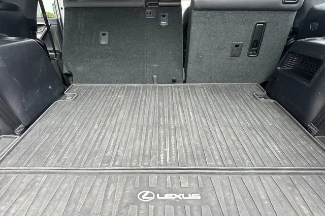 Used 2022  Lexus 460 image 18