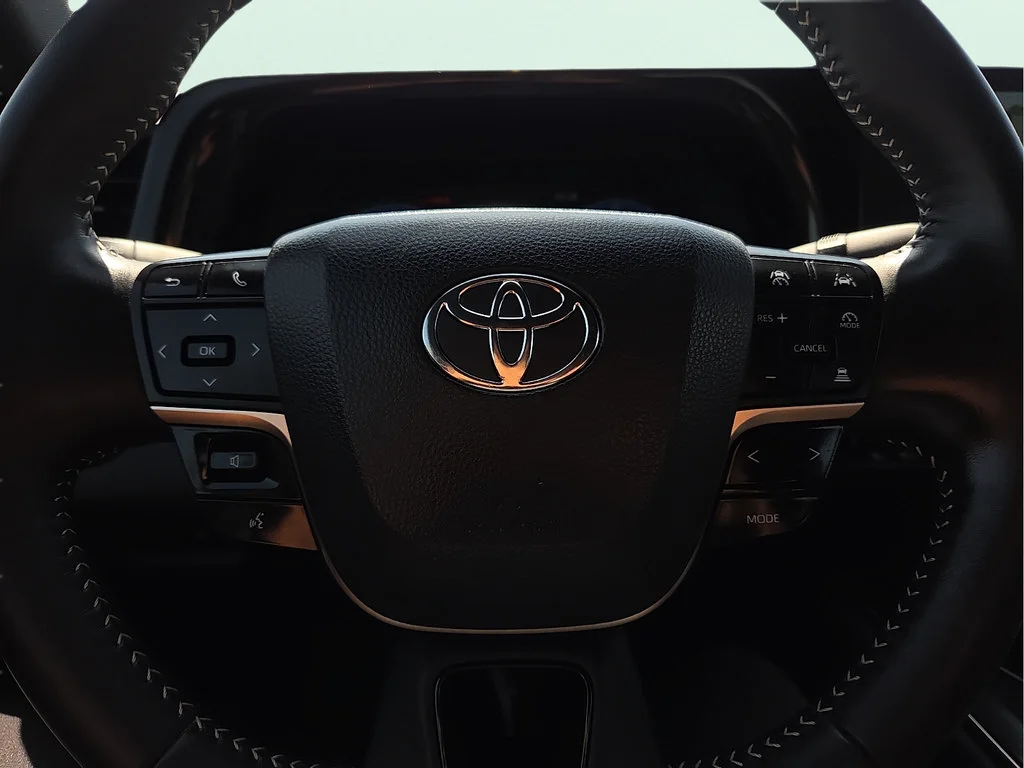 Used 2024  Toyota XLE image 19