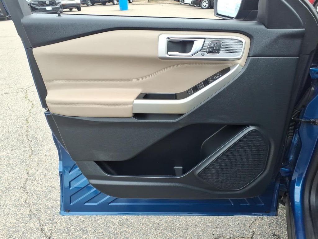 Used 2020 Blue Metallic Ford Limited image 8