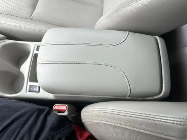 Used 2018 Silver Nissan SL image 27