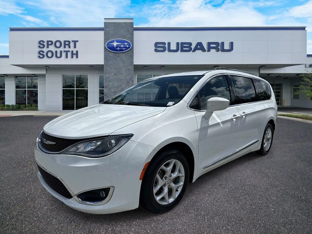 Used 2018 White Chrysler Touring L image 7