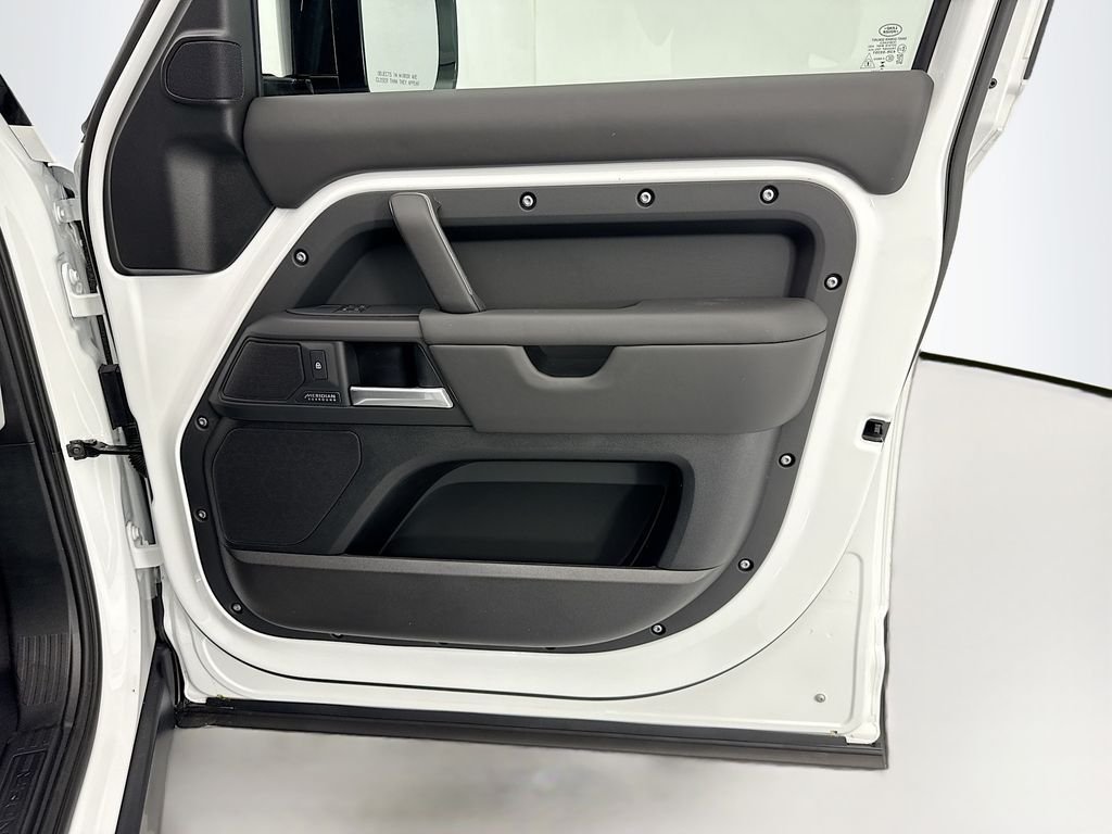 New 2026 Fuji White LAND ROVER X-Dynamic SE image 24