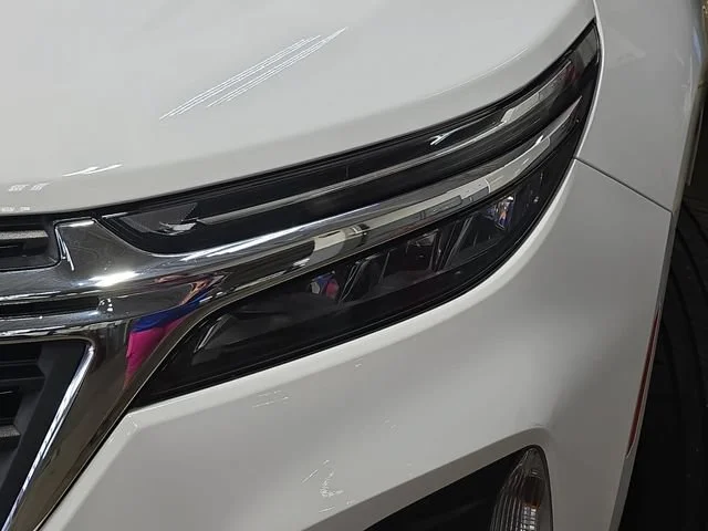 Used 2024 Summit White Chevrolet LT image 32