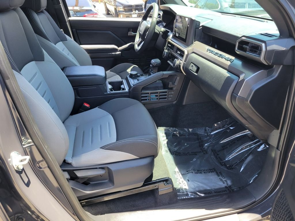 Used 2025  Toyota  image 15