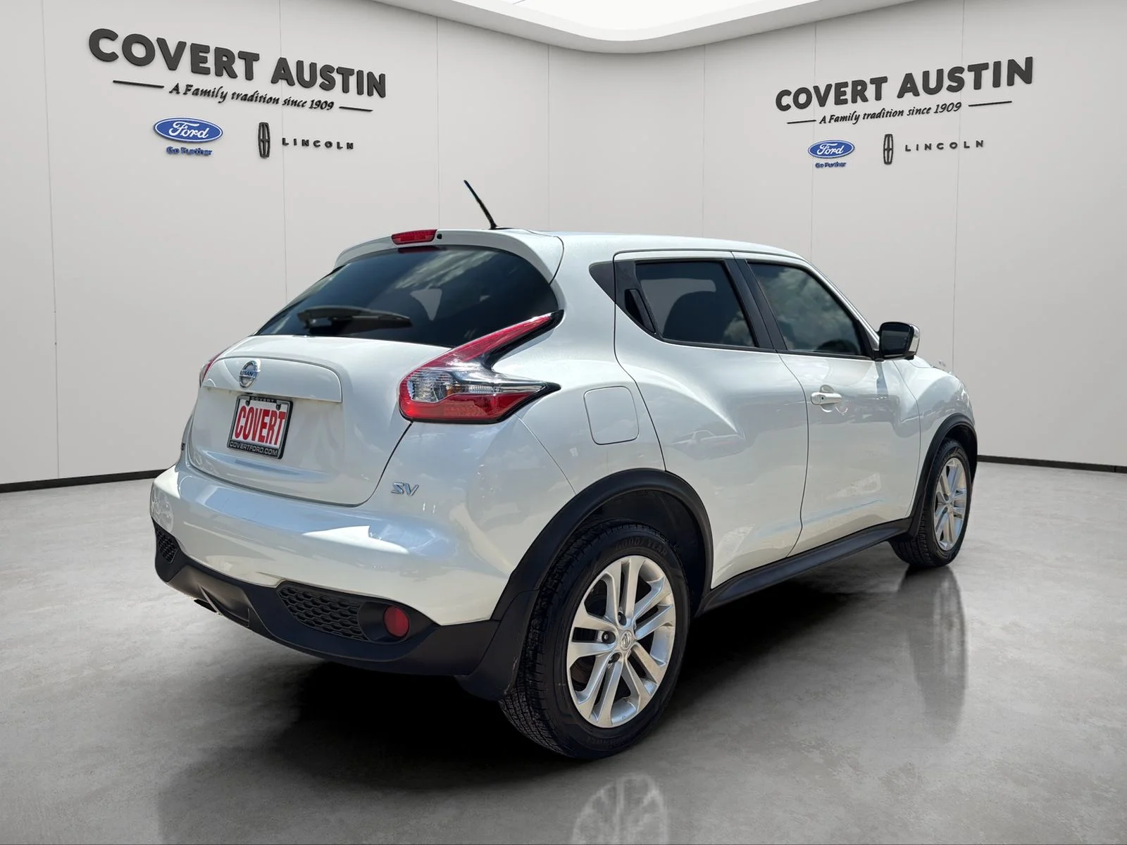 Used 2015 White Nissan SV image 3