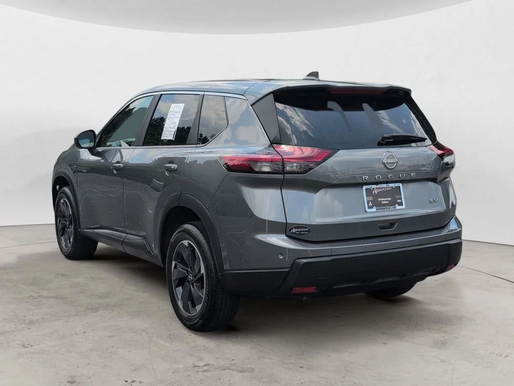Used 2024 Gray Nissan SV image 5