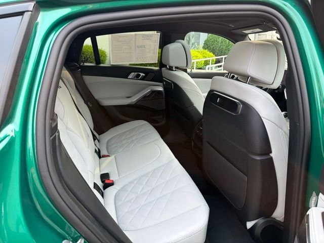 Used 2026 Green BMW M60i image 13