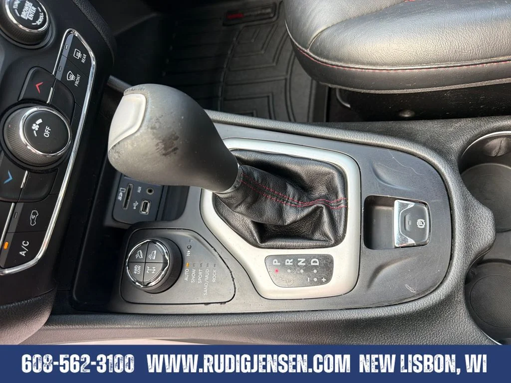 Used 2016 Gray Jeep Trailhawk image 24