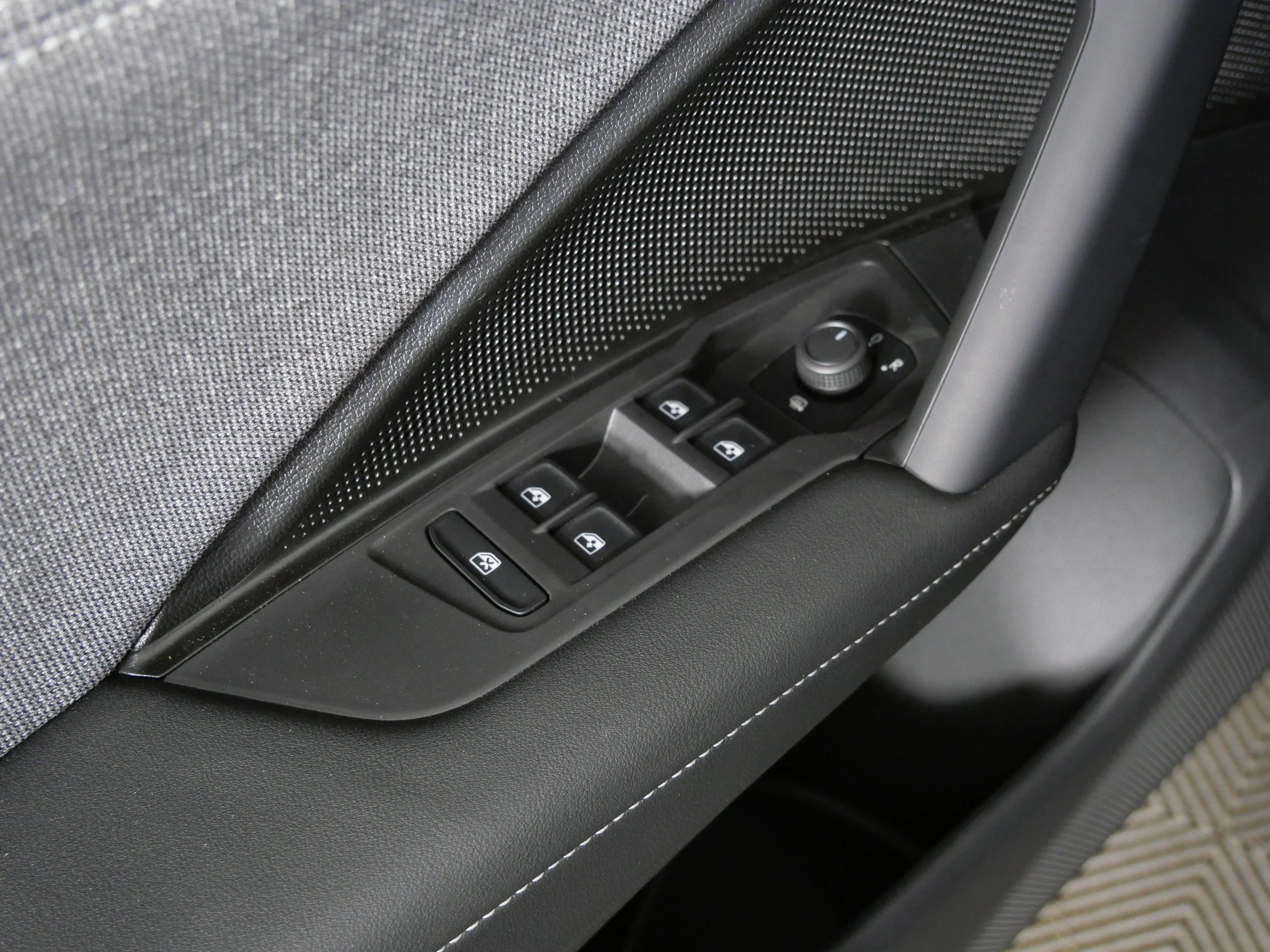 New 2026 Platinum Gray Metallic Volkswagen S image 23