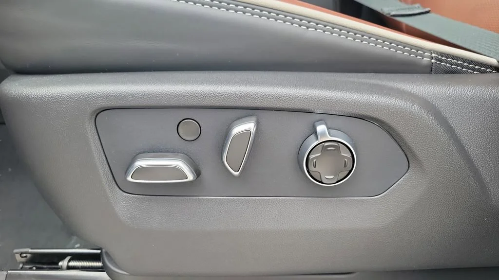 New 2026 Glacier White Tricoat GMC Denali Ultimate image 21