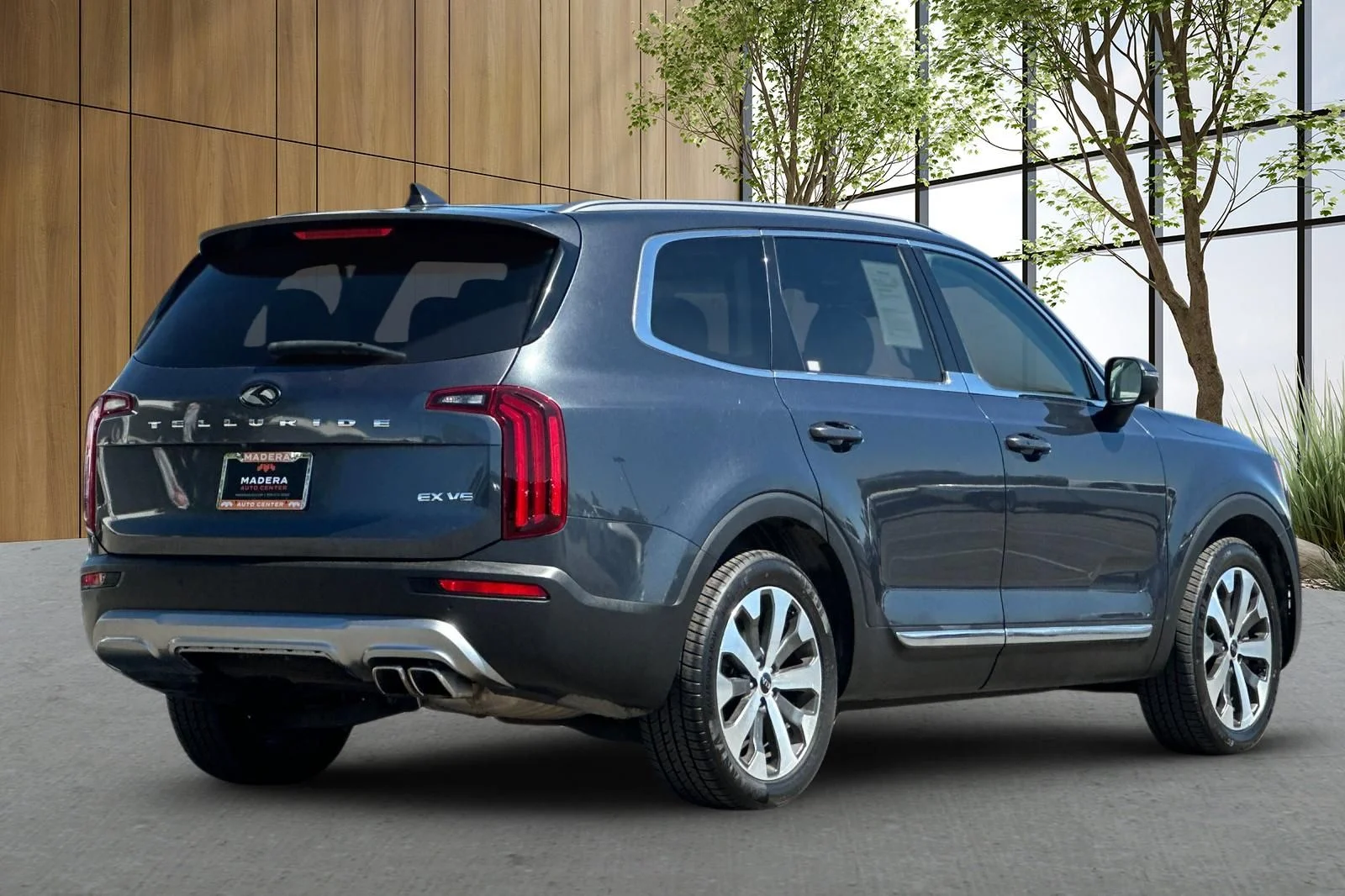 Used 2021 Gray Kia EX image 4