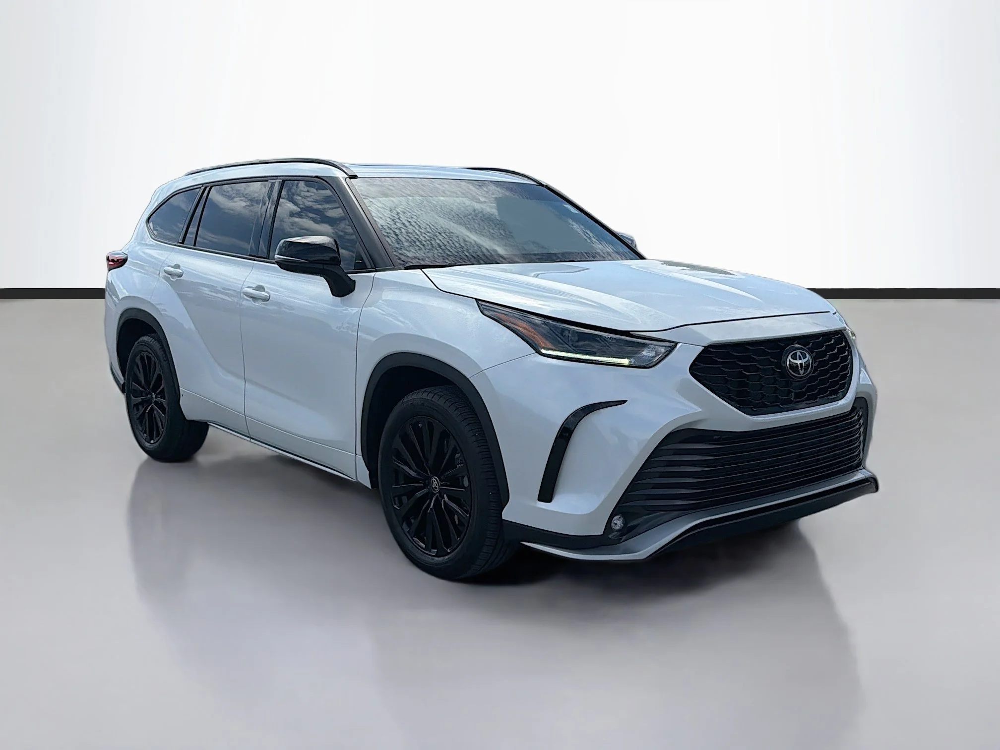 Used 2023 Pearl Toyota XSE image 7
