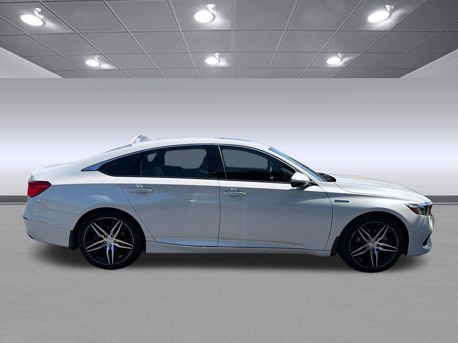 Used 2021 Platinum White Pearl Honda Touring image 4