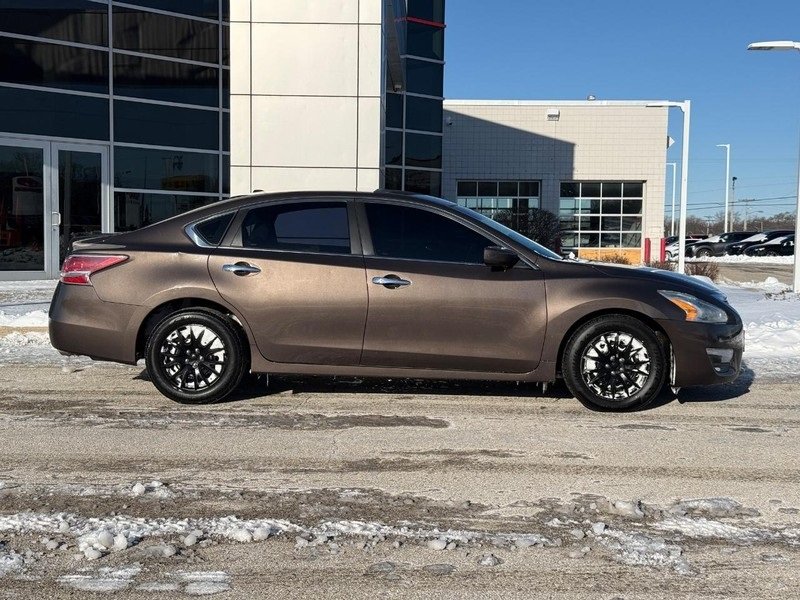 Used 2015 Nissan Altima S with VIN 1N4AL3AP4FC214446 for sale in Milwaukee, WI