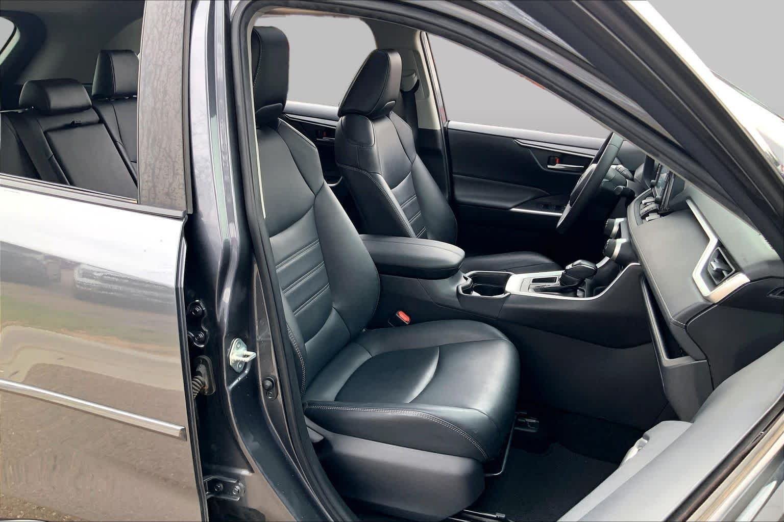 Used 2020 Magnetic Gray Metallic Toyota XLE Premium image 9