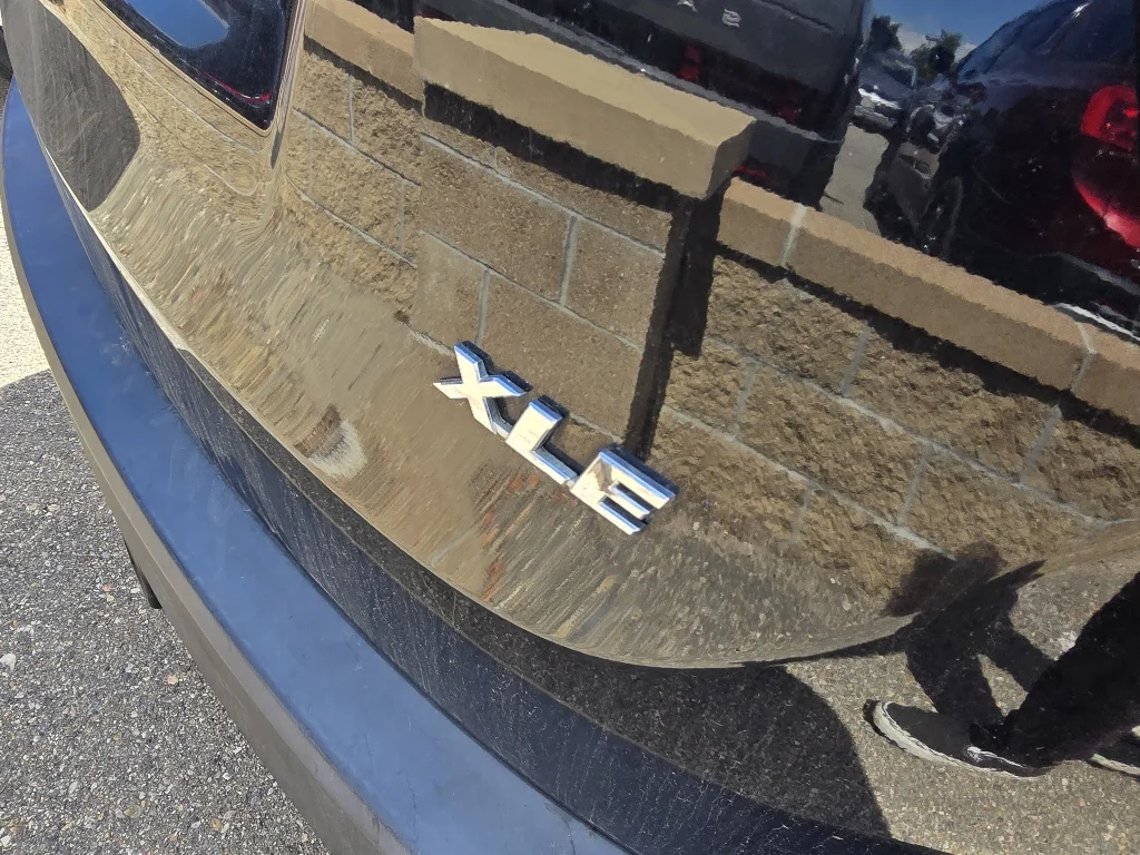 Used 2015 Black Toyota XLE image 10